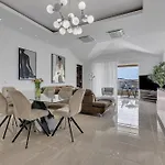 Star Makarska