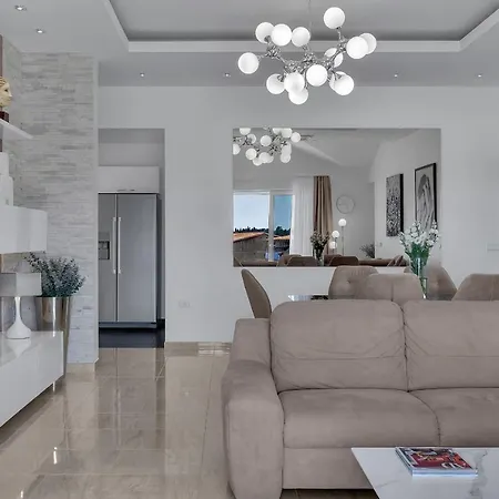 Star * Μακάρσκα