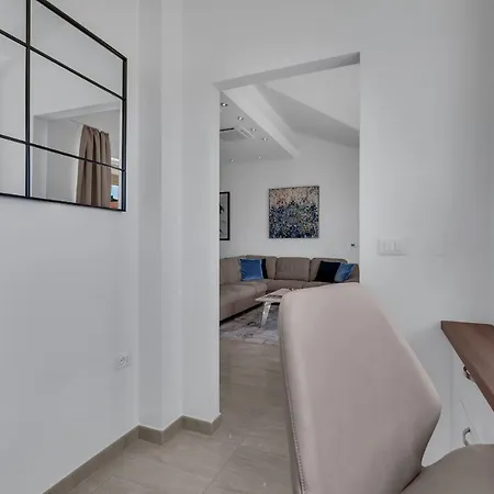 Star * Μακάρσκα