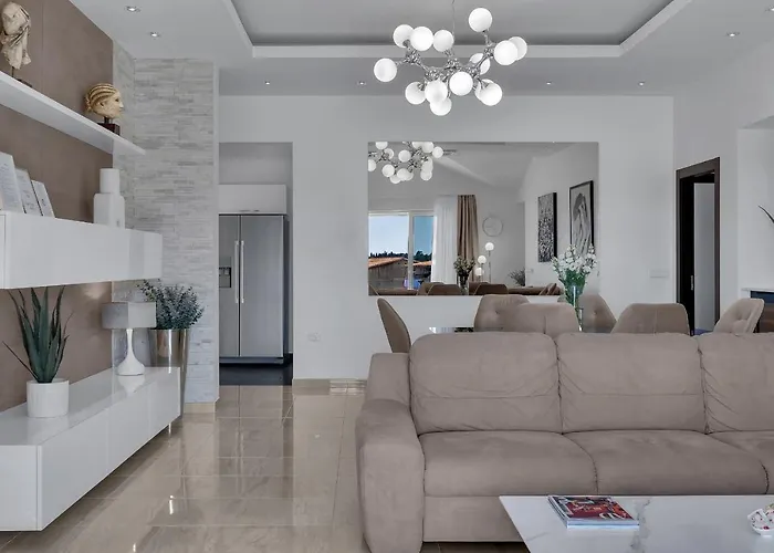 Star * Μακάρσκα