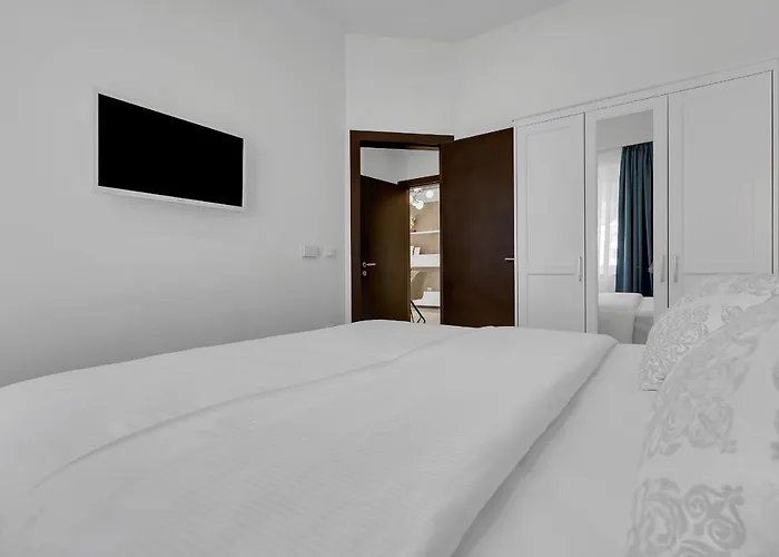 Star * Μακάρσκα